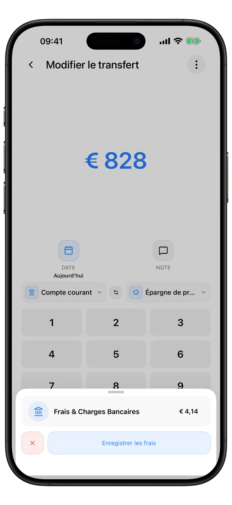 Écran Modifier le virement de Budgie pour un virement de 900 $ de Main Checking vers Emergency Savings avec une feuille de frais « Frais & Charges Bancaires » de 4,50 $ et un bouton Enregistrer les frais